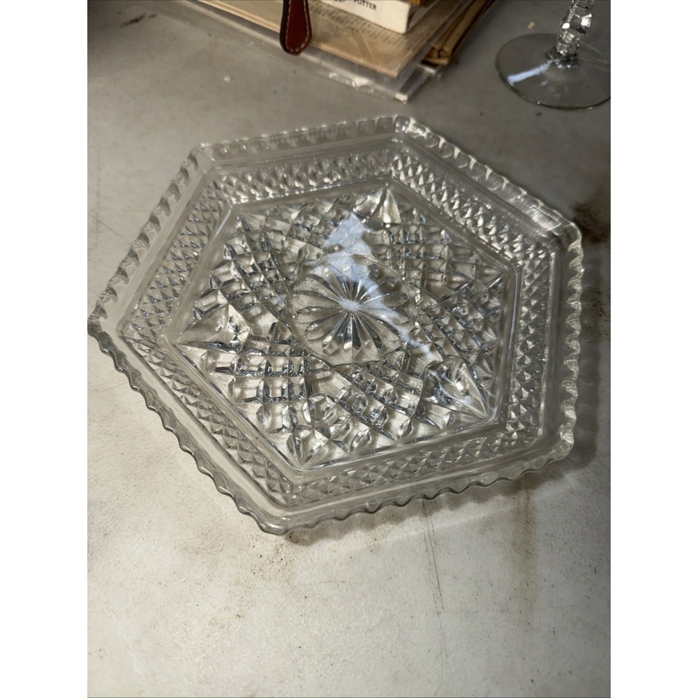 7" Vintage ANCHOR HOCKING Wexford Footed Hexagonal Shaped Dish